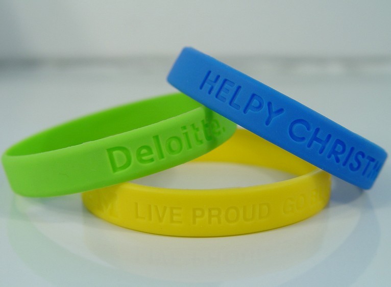 Customize glow in the dark Silicon Wristbands